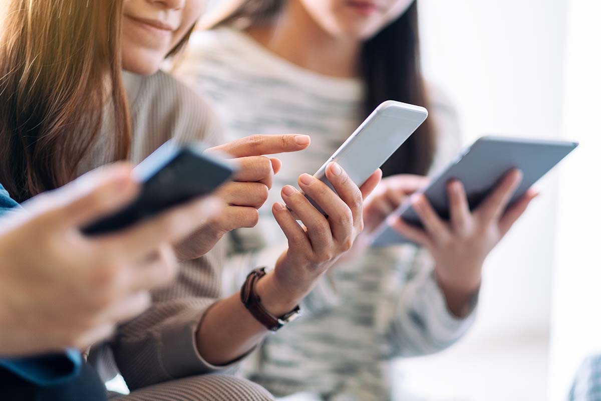 3 Ways Social Media Impacts Teen Drug Use | Teen Drug Abuse