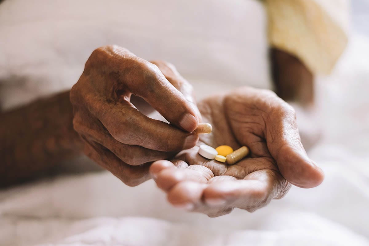 3 Signs You’re Addicted to Prescribed Pills hands holding pills
