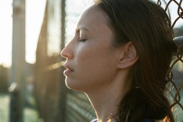 Signs of a Cocaine Overdose Woman experiencing a cocaine overdose